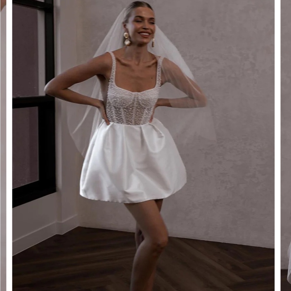 V. Chapman White Wedding Dress - Picture 3 of 9